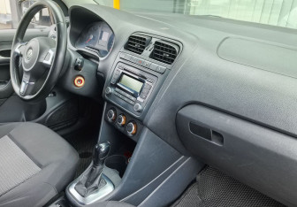 Подержанный автомобиль Volkswagen Polo Sedan 2010 года (9 фото)