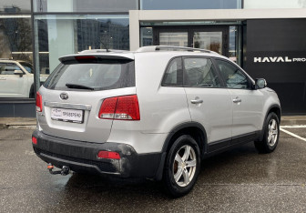 Подержанный автомобиль Kia Sorento 2011 года (5 фото)