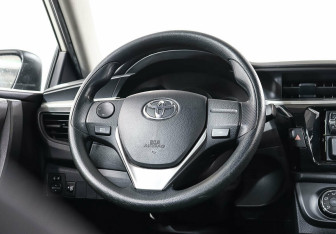 Подержанный автомобиль Toyota Corolla Sedan 2013 года (10 фото)