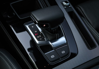 Подержанный автомобиль Audi Q5 2023 года (20 фото)