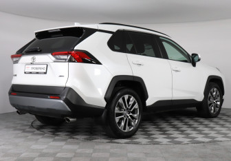 Подержанный автомобиль Toyota RAV4 2020 года (5 фото)