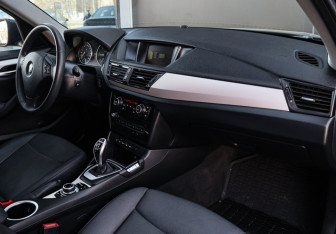 Подержанный автомобиль BMW X1 2014 года (7 фото)