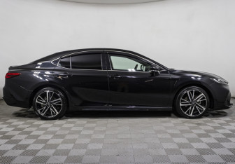 Подержанный автомобиль Toyota Camry Sedan 2024 года (4 фото)