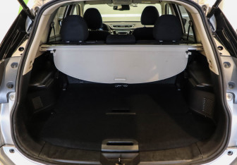 Подержанный автомобиль Nissan X-Trail 2017 года (22 фото)
