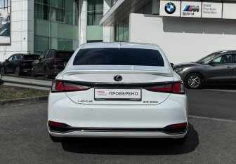 Подержанный автомобиль Lexus ES 2020 года (6 фото)