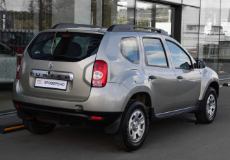 Подержанный автомобиль Renault Duster 2012 года (5 фото)