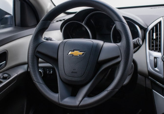 Подержанный автомобиль Chevrolet Cruze Hatchback 2013 года (15 фото)