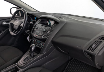 Подержанный автомобиль Ford Focus Hatchback 2017 года (13 фото)