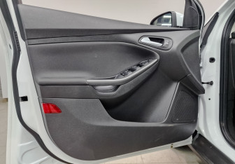 Подержанный автомобиль Ford Focus Hatchback 2018 года (18 фото)