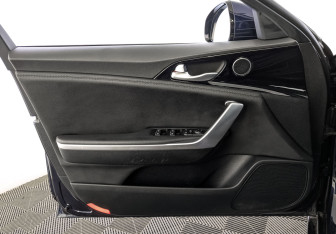 Подержанный автомобиль Kia Stinger 2019 года (19 фото)