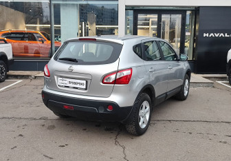 Подержанный автомобиль Nissan Qashqai 2010 года (5 фото)