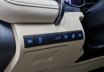 Подержанный автомобиль Toyota Camry Sedan 2019 года (24 фото)