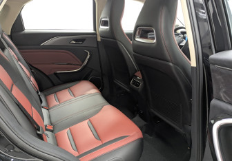 Новый FAW Bestune T77 2024 (12 фото)