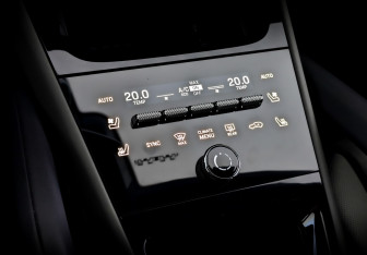 Подержанный автомобиль Porsche Cayenne 2023 года (29 фото)