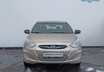 Подержанный автомобиль Hyundai Solaris Sedan 2013 года (2 фото)