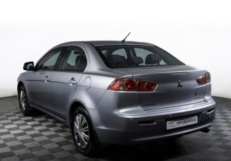 Подержанный автомобиль Mitsubishi Lancer Sedan 2008 года (7 фото)