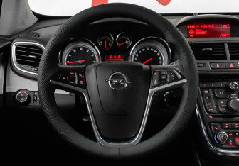 Подержанный автомобиль Opel Mokka 2013 года (11 фото)