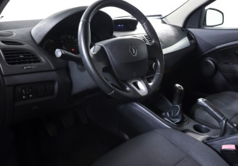 Подержанный автомобиль Renault Megane Hatchback 2012 года (14 фото)