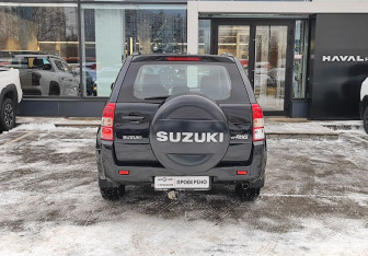 Подержанный автомобиль Suzuki Grand Vitara 2011 года (6 фото)