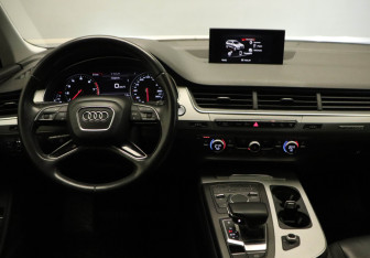 Подержанный автомобиль Audi Q7 2016 года (8 фото)