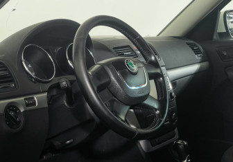 Подержанный автомобиль Skoda Yeti 2013 года (12 фото)