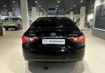 Подержанный автомобиль Hyundai Sonata 2012 года (5 фото)