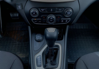 Подержанный автомобиль Jeep Cherokee 2014 года (13 фото)