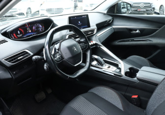 Подержанный автомобиль Peugeot 3008 2019 года (13 фото)