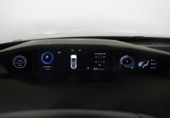 Подержанный автомобиль Changan UNI-V 2024 года (11 фото)