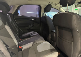 Подержанный автомобиль Ford Focus Hatchback 2012 года (14 фото)