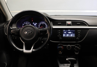 Подержанный автомобиль Kia Rio Hatchback 2018 года (8 фото)
