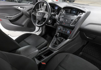 Подержанный автомобиль Ford Focus Hatchback 2016 года (11 фото)
