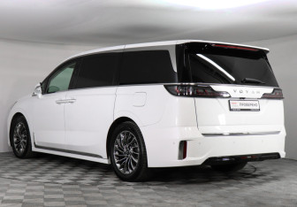 Подержанный автомобиль Voyah Dream 2023 года (7 фото)