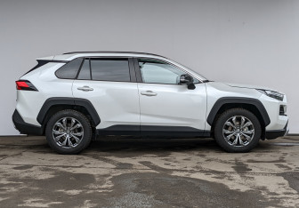 Подержанный автомобиль Toyota RAV4 2024 года (30 фото)