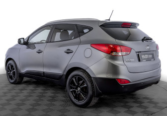 Подержанный автомобиль Hyundai ix35 2013 года (7 фото)