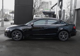 Подержанный автомобиль Audi A4 Sedan 2010 года (8 фото)