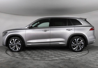 Подержанный автомобиль Geely Monjaro 2023 года (8 фото)