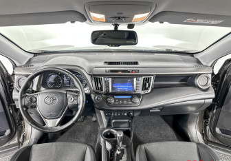 Подержанный автомобиль Toyota RAV4 2019 года (12 фото)