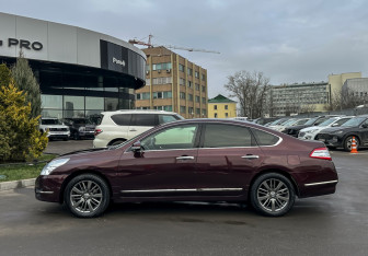 Подержанный автомобиль Nissan Teana 2011 года (8 фото)
