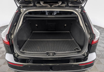 Подержанный автомобиль Volvo V60 2020 года (10 фото)