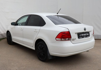 Подержанный автомобиль Volkswagen Polo Sedan 2013 года (6 фото)