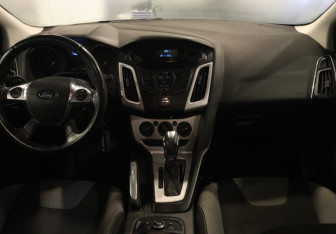 Подержанный автомобиль Ford Focus Hatchback 2012 года (9 фото)