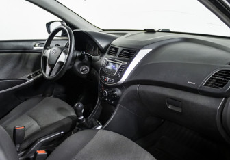 Подержанный автомобиль Hyundai Solaris Sedan 2011 года (9 фото)