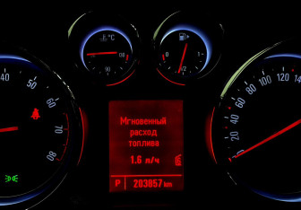 Подержанный автомобиль Opel Astra Hatchback 2011 года (15 фото)