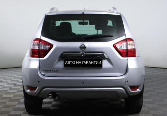 Подержанный автомобиль Nissan Terrano 2015 года (4 фото)