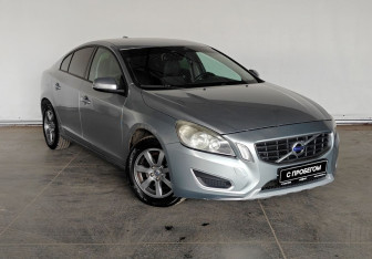 Подержанный автомобиль Volvo S60 2011 года (3 фото)