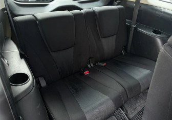 Подержанный автомобиль Mazda 5 2011 года (12 фото)