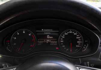 Подержанный автомобиль Audi A6 Sedan 2013 года (12 фото)