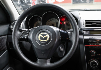 Подержанный автомобиль Mazda 3 Sedan 2008 года (17 фото)