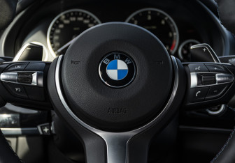Подержанный автомобиль BMW X6 2018 года (11 фото)
